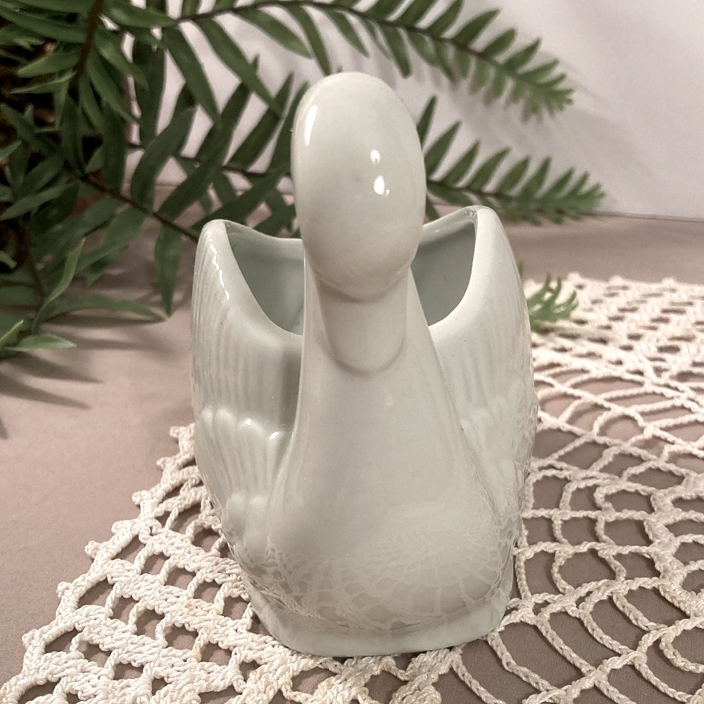 Vintage Graceful Swan Ceramic Planter - Picture 5 of 14